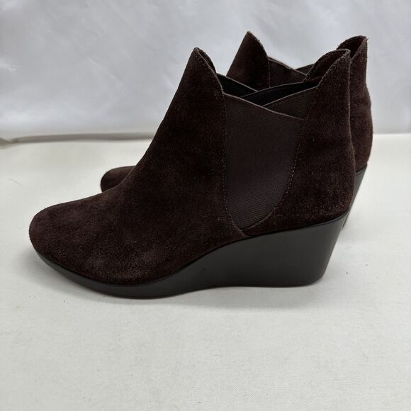 Crocs Leigh Wedge Chelsea Boots Brown Suede Leather Ankle Booties Women 7 US - Picture 3 of 16